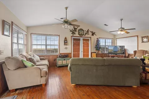 Living - 14076 Spring Warrior Rd, Perry, FL 32348 photo 2 of 4