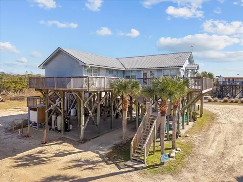 Exterior - 14076 Spring Warrior Rd, Perry, FL 32348 photo 2 of 14