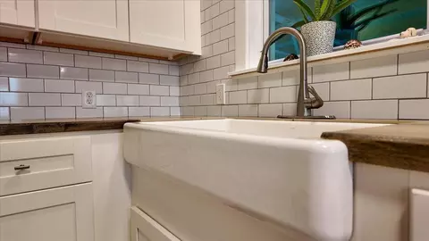 Kitchen - 201 NW First Ave, Steinhatchee, FL 32359 photo 6 of 8