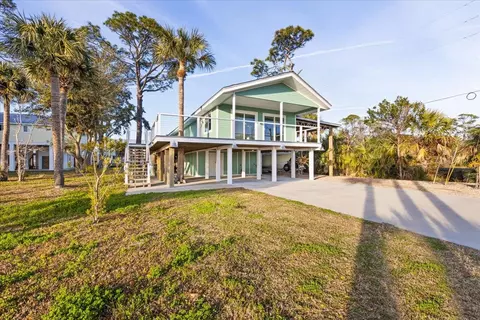 Exterior - 201 NW First Ave, Steinhatchee, FL 32359 photo 1 of 13