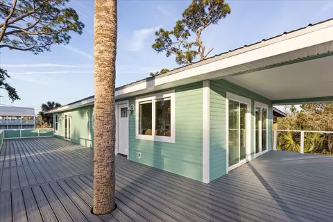 Exterior - 201 NW First Ave, Steinhatchee, FL 32359 photo 9 of 13