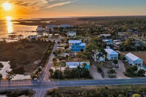View/Area - 201 NW First Ave, Steinhatchee, FL 32359 photo 3 of 6