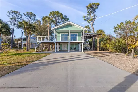 201 NW First Ave, Steinhatchee, FL 32359