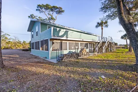 Exterior - 201 NW First Ave, Steinhatchee, FL 32359 photo 5 of 13