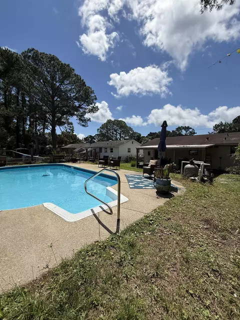 Exterior - 2521 Florida Ave, Lanark Village, FL 32323 photo 4 of 8