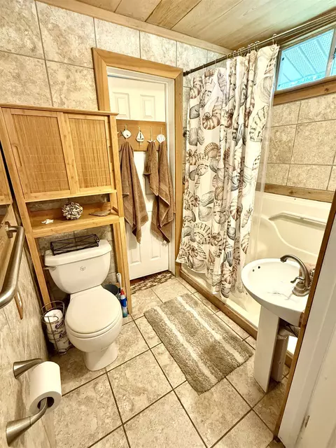 Bath - 2521 Florida Ave, Lanark Village, FL 32323 photo 1 of 1