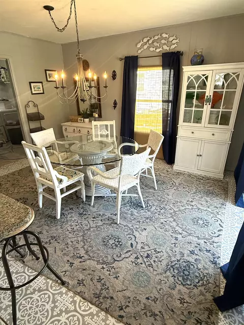 Dining - 2521 Florida Ave, Lanark Village, FL 32323 photo 2 of 2