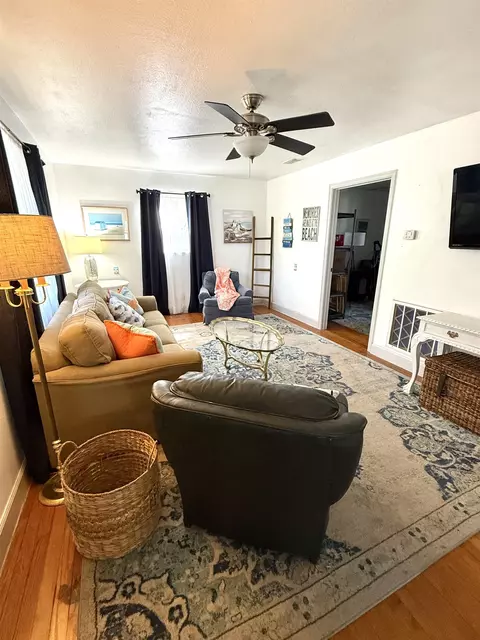 Living - 2521 Florida Ave, Lanark Village, FL 32323 photo 3 of 4