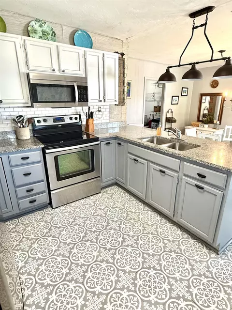 Kitchen - 2521 Florida Ave, Lanark Village, FL 32323 photo 2 of 3