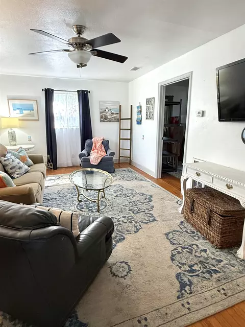 Living - 2521 Florida Ave, Lanark Village, FL 32323 photo 2 of 4