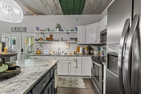 Kitchen - 117 Ridge Rd, Perry, FL 32348 photo 9 of 10