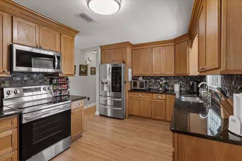 Kitchen - 117 Ridge Rd, Perry, FL 32348 photo 4 of 10