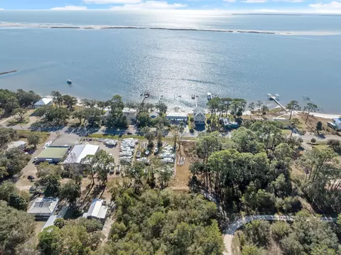 115 Kansas St, Carrabelle, FL 32322