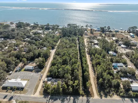 139 Iowa St, Carrabelle, FL 32322