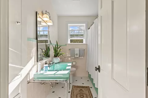 Bath - 2017 E Forest Dr, Tallahassee, FL 32303 photo 3 of 4