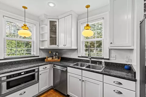 Kitchen - 2017 E Forest Dr, Tallahassee, FL 32303 photo 4 of 5