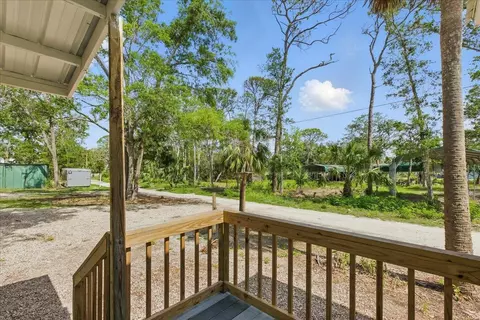 Exterior - 209 SE 10th St, Steinhatchee, FL 32359 photo 2 of 10