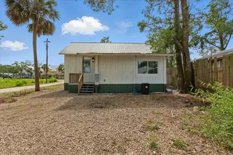 Exterior - 209 SE 10th St, Steinhatchee, FL 32359 photo 7 of 10