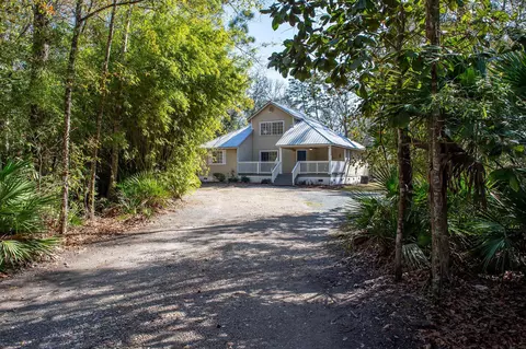 359 River Plantation Rd, Crawfordville, FL 32327