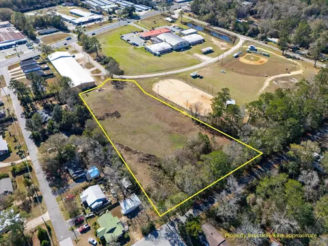 2042 W Jefferson St, Quincy, FL 32351