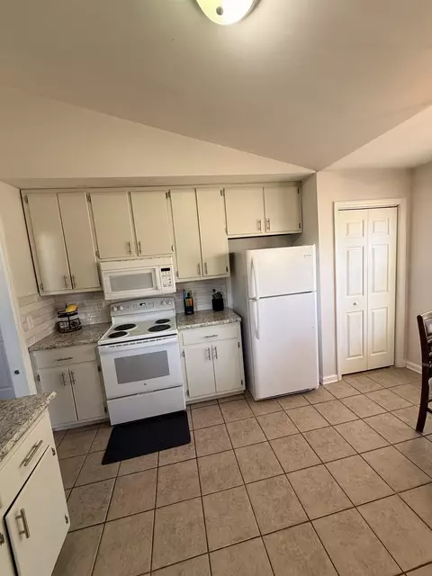 Kitchen - 545 Slash Cir, Midway, FL 32343 photo 1 of 5