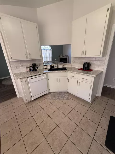 Kitchen - 545 Slash Cir, Midway, FL 32343 photo 2 of 5