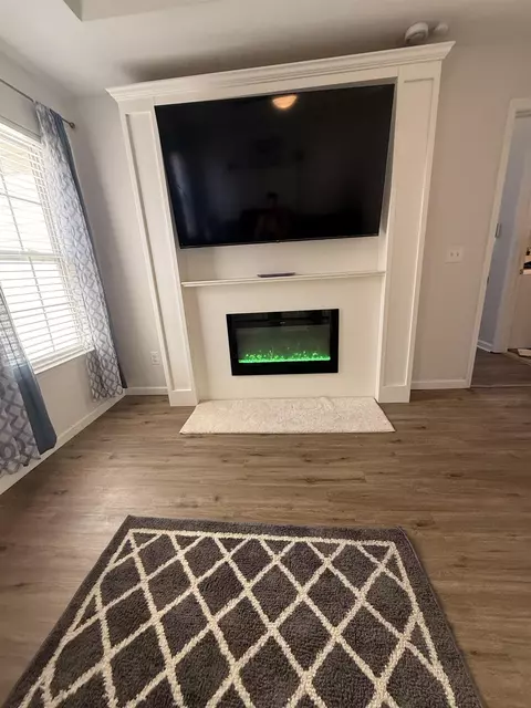 Living - 545 Slash Cir, Midway, FL 32343 photo 5 of 8