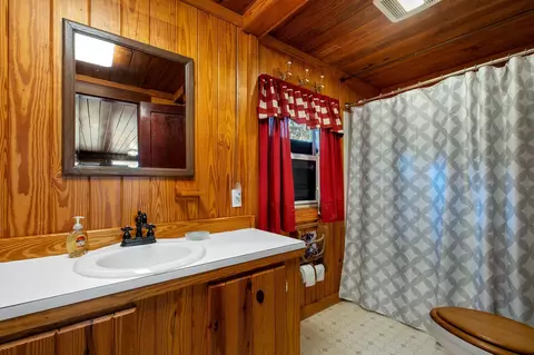 Bath - 309 Davidson St, Quincy, FL 32351 photo 1 of 1
