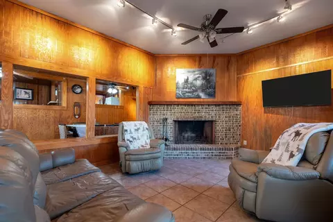 Living - 309 Davidson St, Quincy, FL 32351 photo 4 of 4
