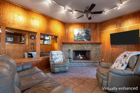 Living - 309 Davidson St, Quincy, FL 32351 photo 3 of 4