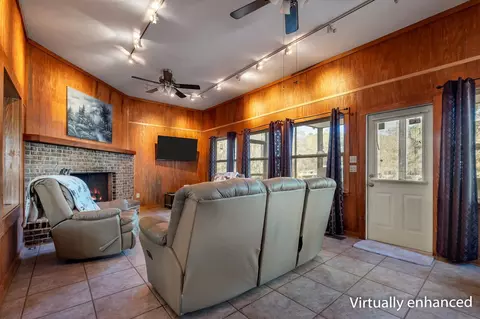 Living - 309 Davidson St, Quincy, FL 32351 photo 1 of 4
