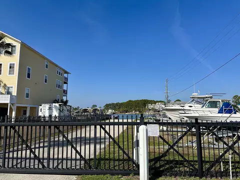 105 N Mariners Way, Carrabelle, FL 32322 photo 6