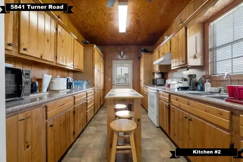 Kitchen - 5481 Turner Rd, Perry, FL 32348 photo 5 of 6