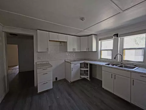 Kitchen - 302 W Spring Pl, Perry, FL 32347 photo 1 of 2