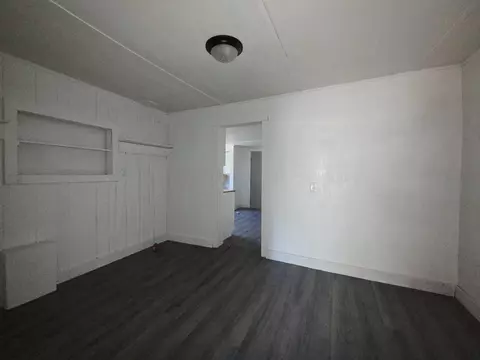 Living - 302 W Spring Pl, Perry, FL 32347 photo 2 of 4