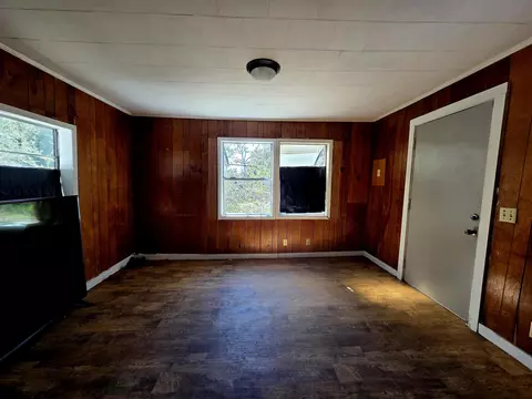 Living - 302 W Spring Pl, Perry, FL 32347 photo 3 of 4