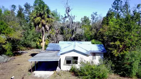 Exterior - 302 W Spring Pl, Perry, FL 32347 photo 1 of 3