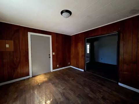 Living - 302 W Spring Pl, Perry, FL 32347 photo 1 of 4