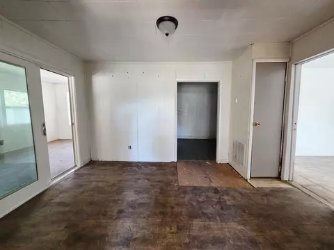 Living - 302 W Spring Pl, Perry, FL 32347 photo 4 of 4