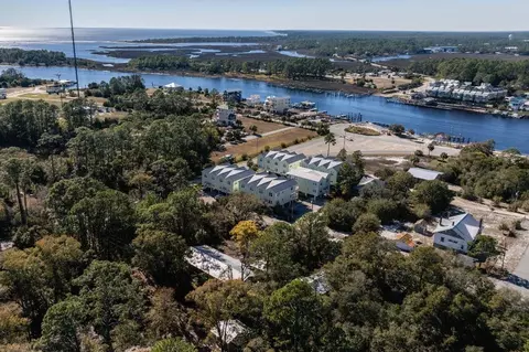 View/Area - 709 SE 3rd St #D, Carrabelle, FL 32322 photo 2 of 9