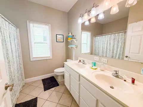 Bath - 709 SE 3rd St #D, Carrabelle, FL 32322 photo 7 of 9