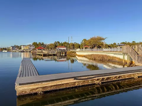 View/Area - 709 SE 3rd St #D, Carrabelle, FL 32322 photo 7 of 9