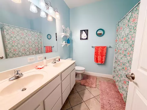 Bath - 709 SE 3rd St #D, Carrabelle, FL 32322 photo 4 of 9