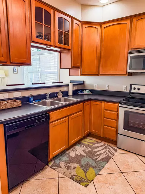 Kitchen - 709 SE 3rd St #D, Carrabelle, FL 32322 photo 7 of 8