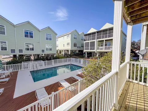 Exterior - 709 SE 3rd St #D, Carrabelle, FL 32322 photo 11 of 17