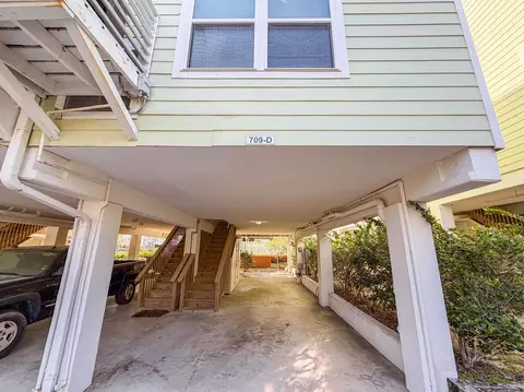 Exterior - 709 SE 3rd St #D, Carrabelle, FL 32322 photo 2 of 17