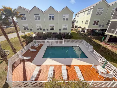 Exterior - 709 SE 3rd St #D, Carrabelle, FL 32322 photo 7 of 17