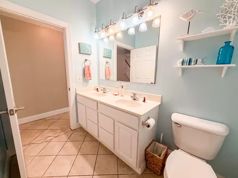 Bath - 709 SE 3rd St #D, Carrabelle, FL 32322 photo 6 of 9