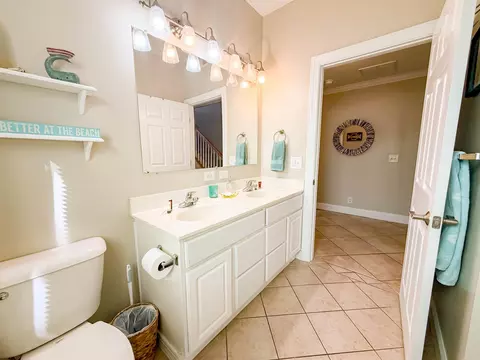 Bath - 709 SE 3rd St #D, Carrabelle, FL 32322 photo 8 of 9