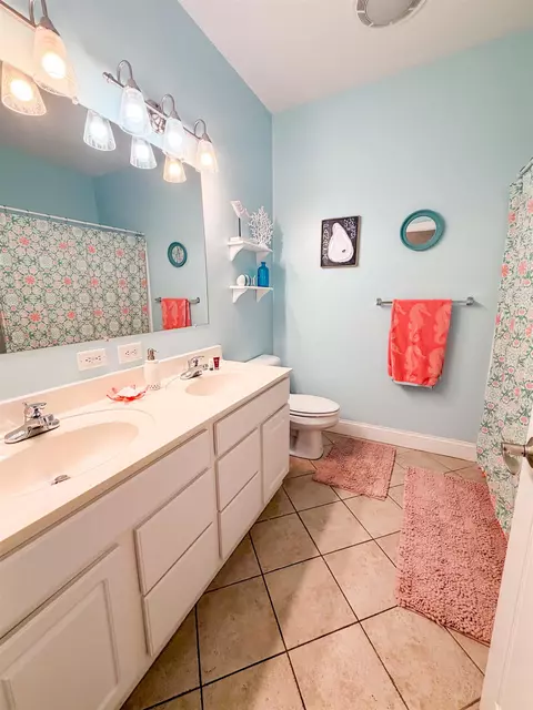Bath - 709 SE 3rd St #D, Carrabelle, FL 32322 photo 5 of 9
